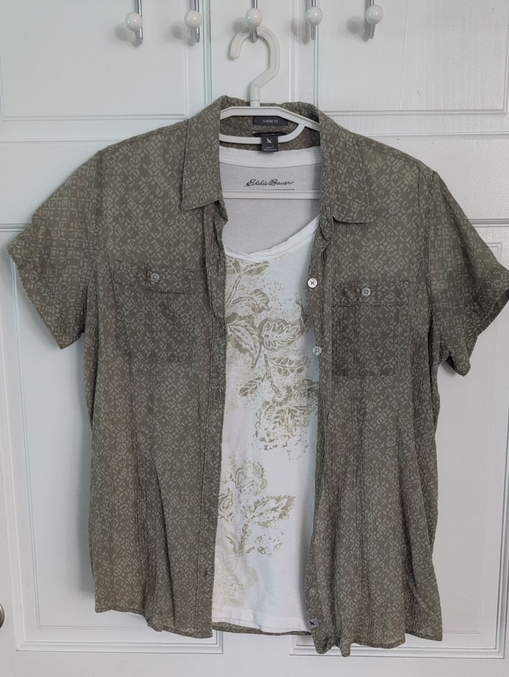 Eddie Bauer (2 Shirt Set) Short-Sleeve Casual Button-Down With t-shirt (Large)